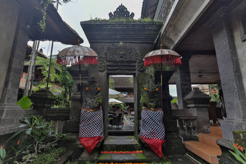 Puri Garden Hotel & Hostel อูบุด ภายนอก รูปภาพ